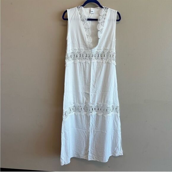 Suboo V Neck White Dress. Size 0. Embroidered Floral Details - Picture 3 of 11